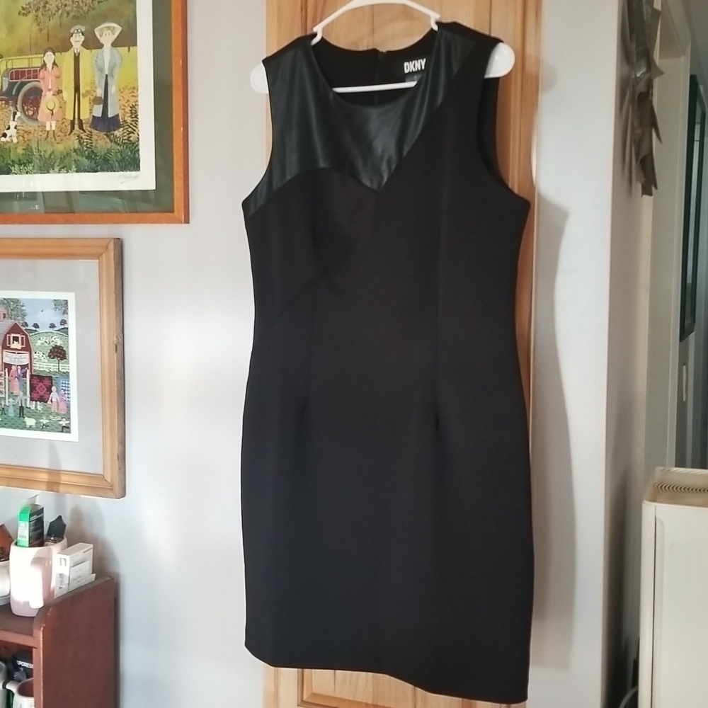 DKNY Donna Karan Black Sheath Body Con Dress With Faux Leather Detail Size 12 - Picture 3 of 10